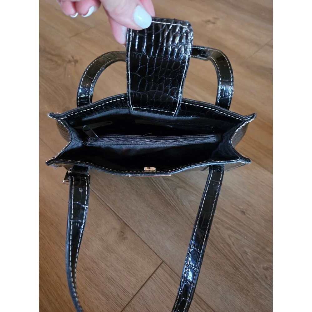 Liz Claiborne 90s Black Croc Embossed Shoulder Bag White Contrast Stitch